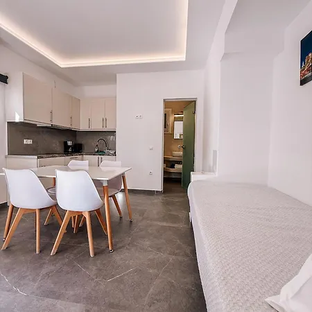 Crystal アパートホテル